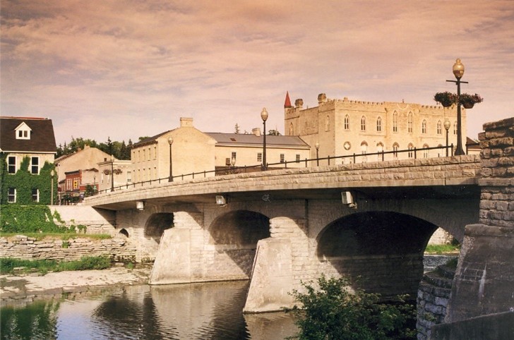 Photo of Victoria Bridge