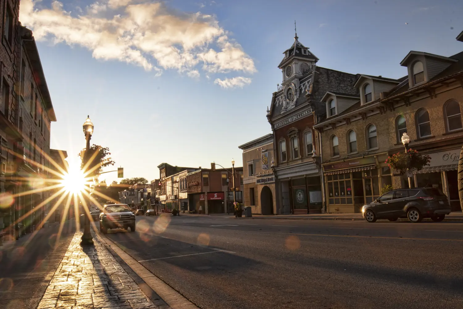 Sun shinning in the downtown street